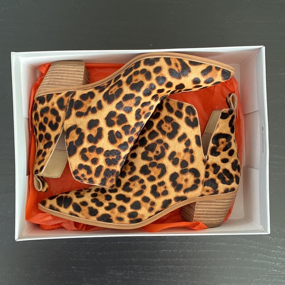 NEW Sole Society Leopard Ankle Boots - Picture 10 of 14